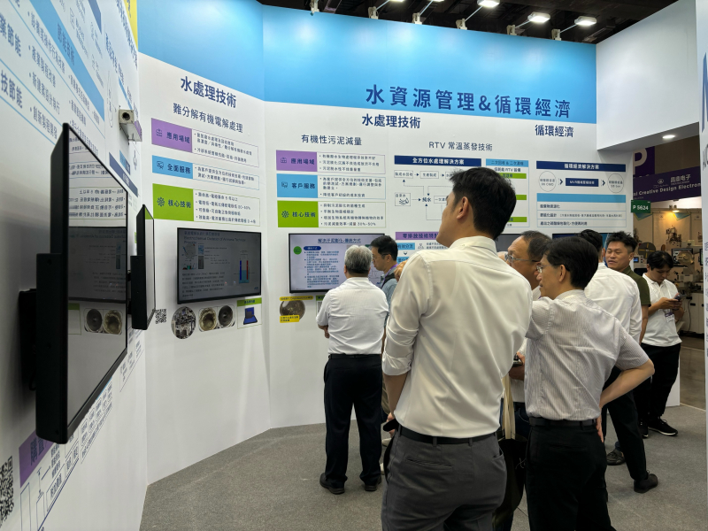 友達以深厚的智慧製造經驗發展永續戰略，積極延伸價值鏈，轉化成可供外界使用的綠色智慧服務，進軍SEMICON Taiwan 2024，提供半導體產業鏈打造AI世代的永續即戰力。