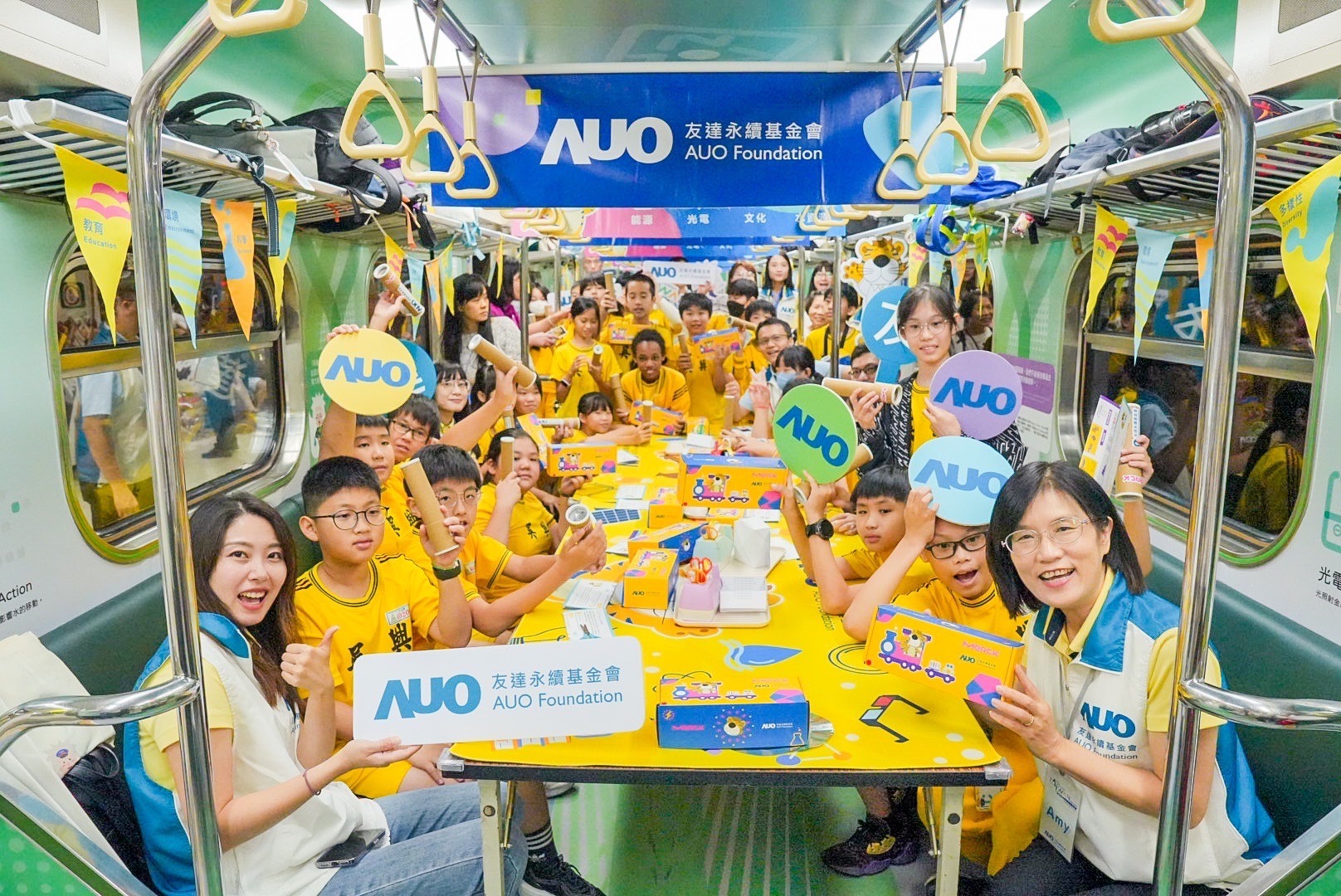 友達永續基金會響應國科會推動的「臺灣科普環島列車」正式啟航，透過「生活中的科學」車廂課程設計，展開為期6天巡迴全臺17個縣市、停靠32站的移動式科普之旅