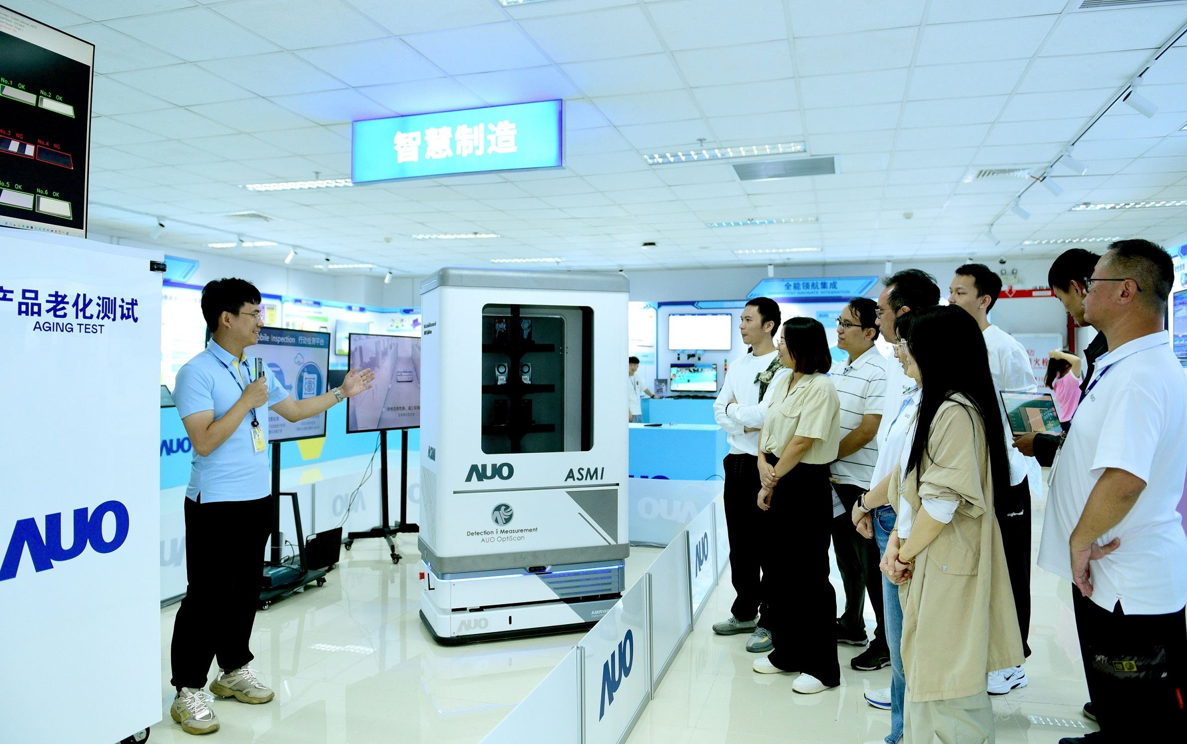 友達廈門將5G+ABC技術串聯生產管理全流程，打通研發、採購、生管、製程、設備、品質等產品全生命週期製造流程，完成數位化設計、智慧供應鏈、智慧座艙、全流程設備管理、資料驅動優化、智慧線上檢測、智慧品管等自我調整生產模式升級